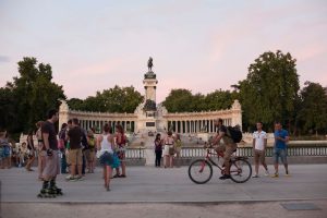 madrid en bici parque retiro foto: istock