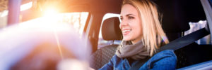 jóvenes al volante seguros rga istock